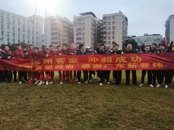 不像之前，他开车他那辆宝马530，常性地被人恶意加塞，尤其是那些比他贵的车，加起他的塞来更是毫不留情，很多时候都差点蹭上他的车，最后还是他主动认怂，一脚刹车给别人让路。